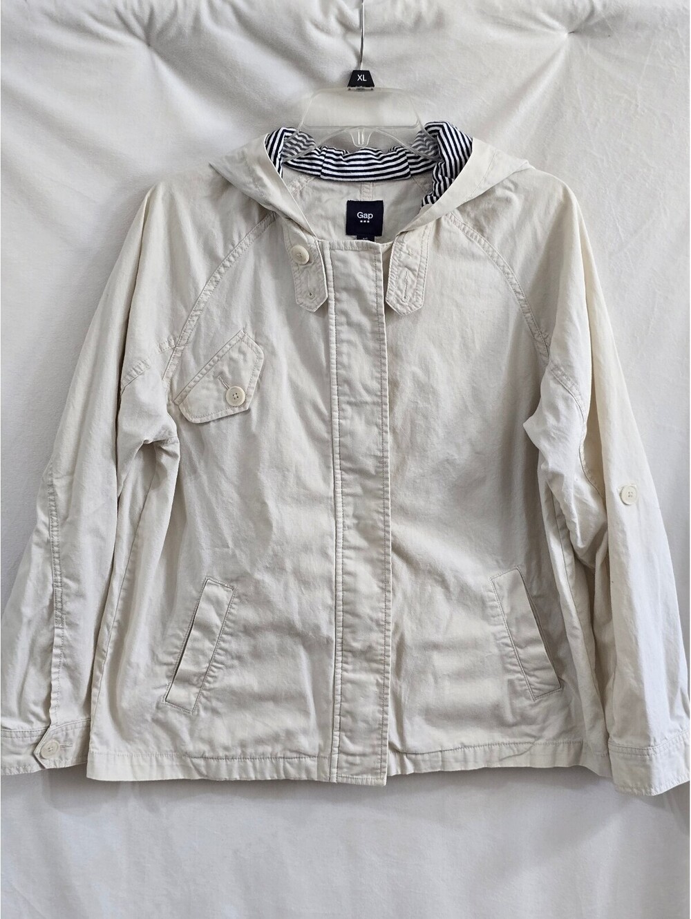 Gap Women's Lightweight Hooded Jacket in Cream, Size Large